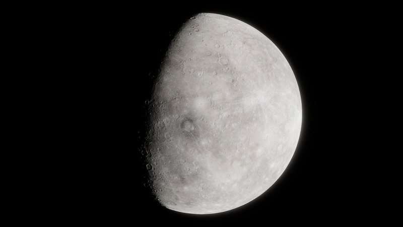 Der graue Planet Merkur ist als Sichel vor schwarzem Hintergrund zu sehen.