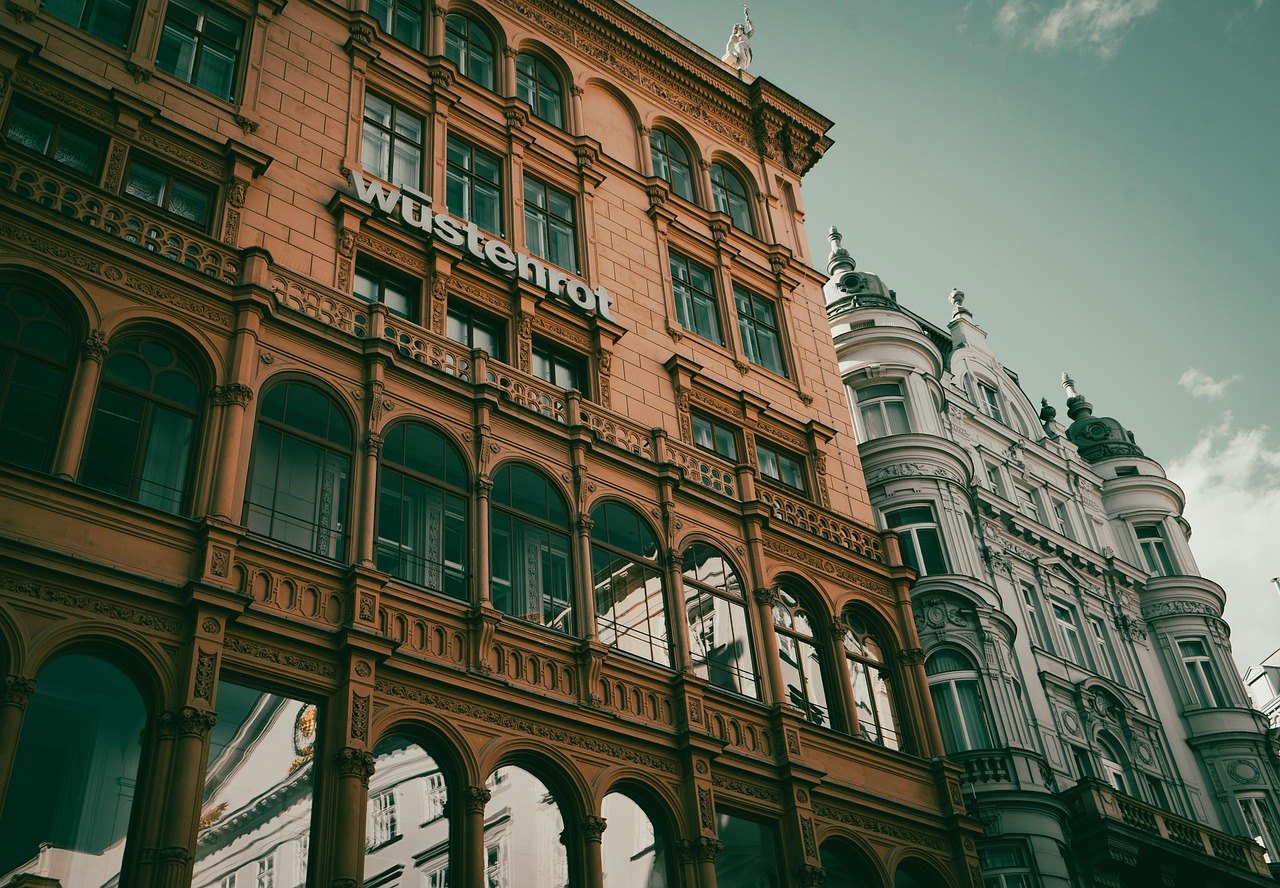 Historische Gebäudefassade in Wien
