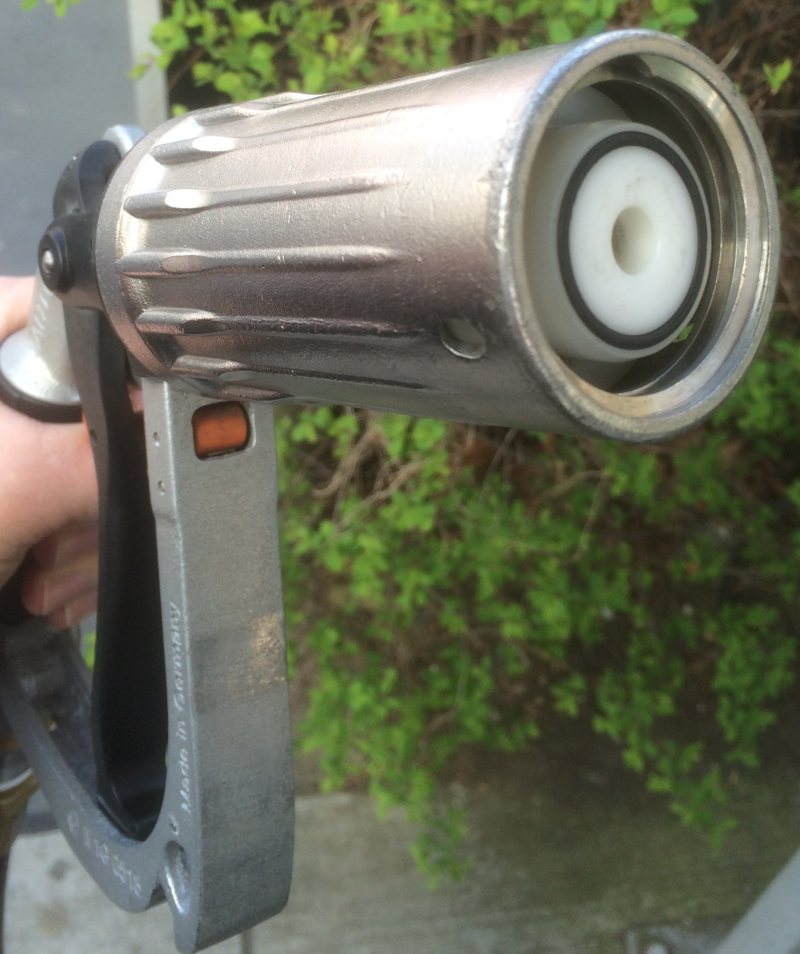 Tankkupplung als Symbol für Kraftstoffpreise
